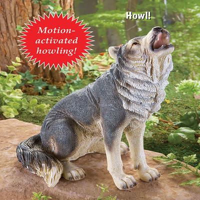 Hot selling custom animal figurine resin motion sensored howling wolf statue garden decoration