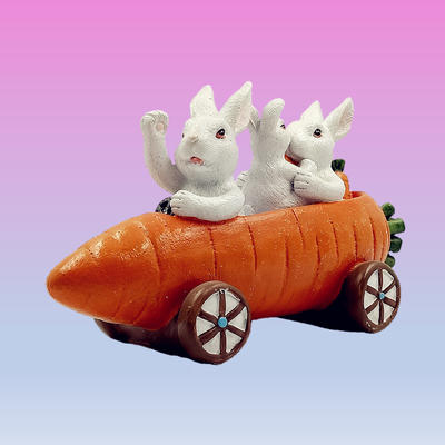 Custom design easter decoration rabbits statue handmade  resin bunny family in carrot car figurine