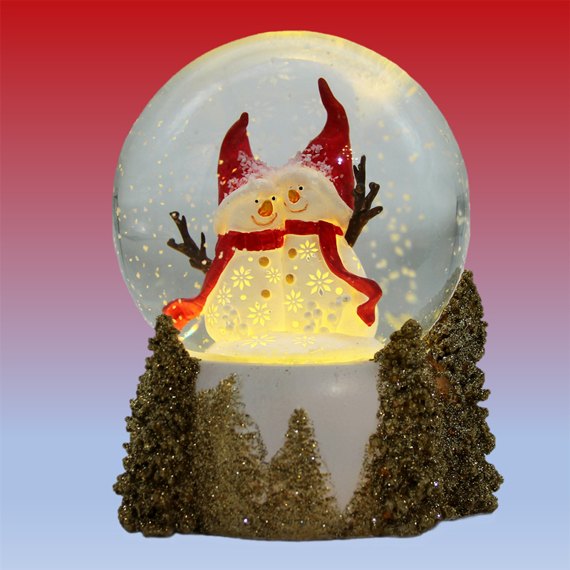 Hot sale New Year custom gifts Led snow globe Christmas scene resin snowman couple snow globe tabletop decoration