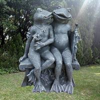 Hot sale romantic wedding frog couple sitting on bench for garden decoration